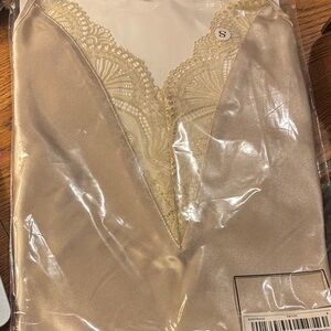 Elegant Cream Lace Trim Sleepwear